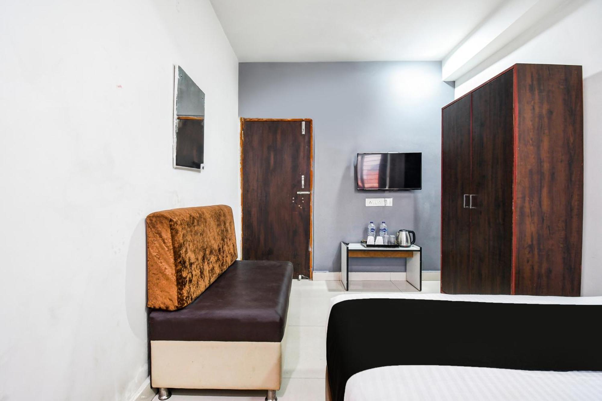 OYO Flagship 74641 Delightful Stay Em Byepass Calcutta Eksteriør billede